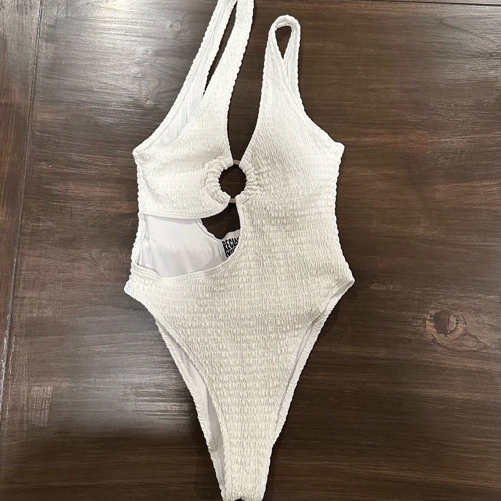 Reclaimed Vintage White Cutout Swimsuit - Picture 5 of 12